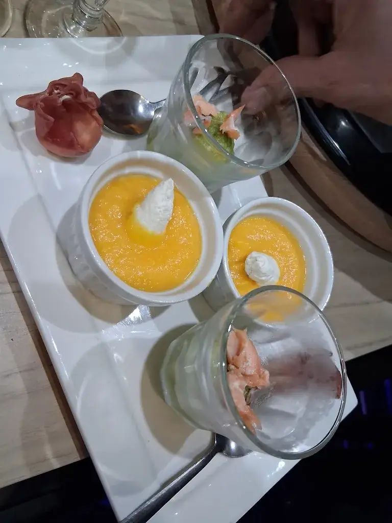 O'Melvet Restaurant_Château-Renard_slider_image_2