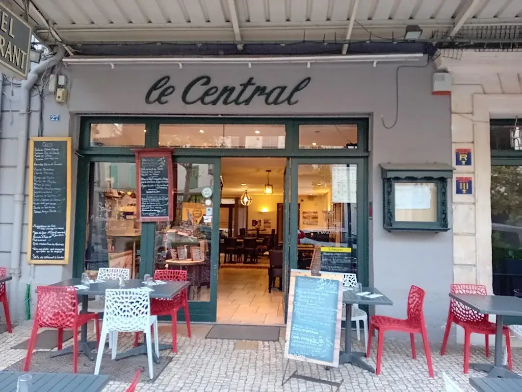 Hôtel Restaurant Le Central_Châteaurenard_slider_image_1