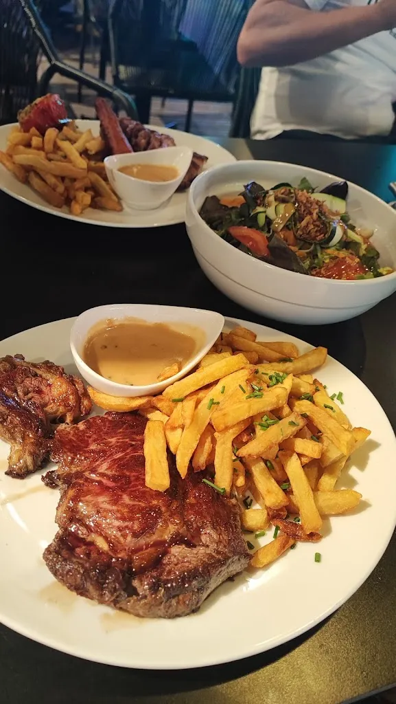 Coline Vms_CAFÉ DES ALLÉES_Châteaurenard_Bewertung