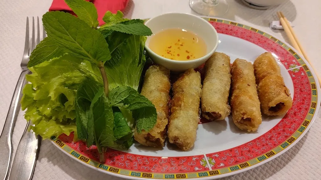 Hong-Kong_Châteaurenard_slider_image_3