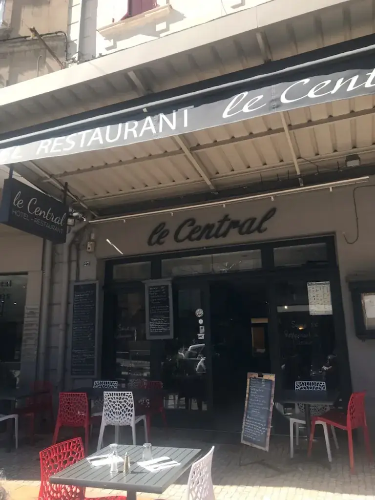 Le central restaurant in Châteaurenard