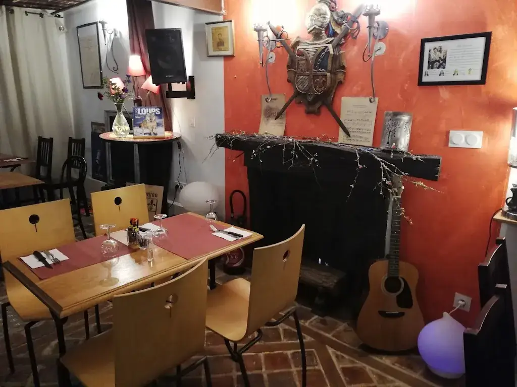 Bar du Donjon_Château-Renard_slider_image_1