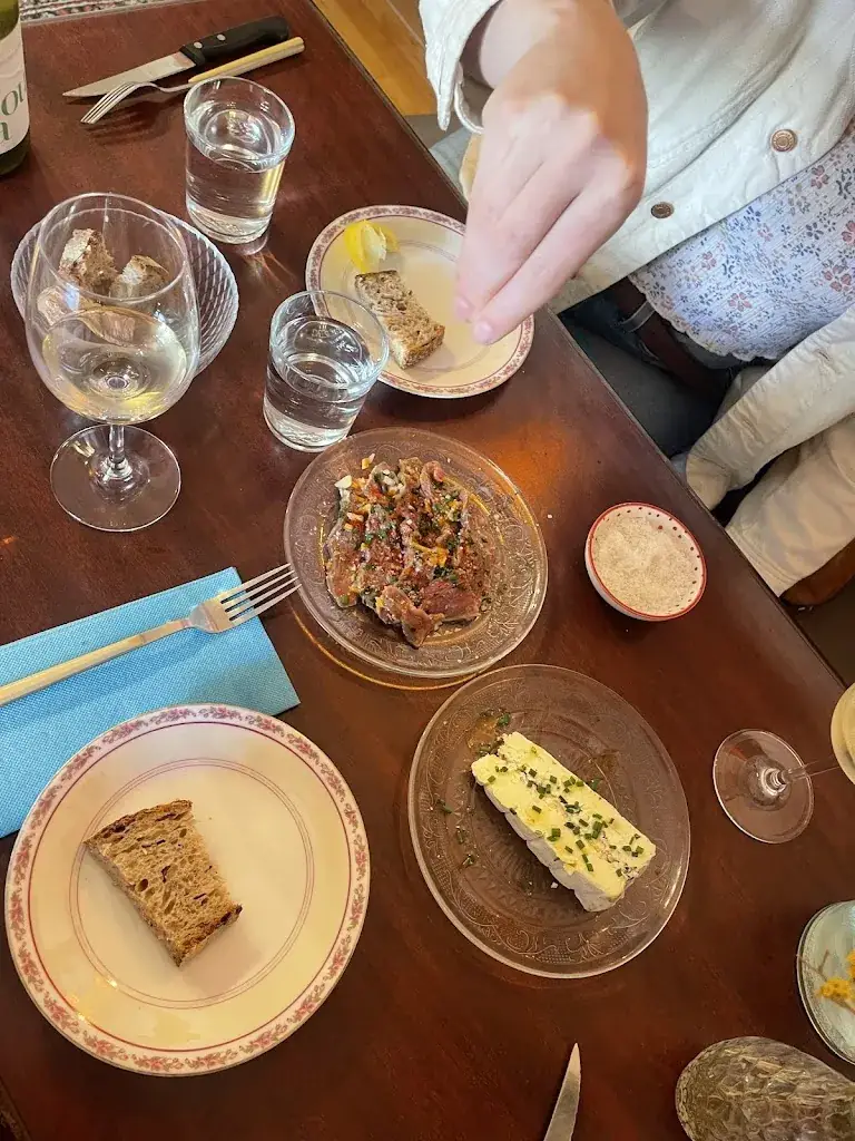 Abby Reuland_Charbon_Chinon_review