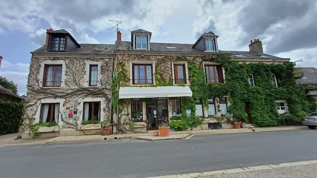 Chris Ellenby_Hôtel Auberge du Centre_Chitenay_review