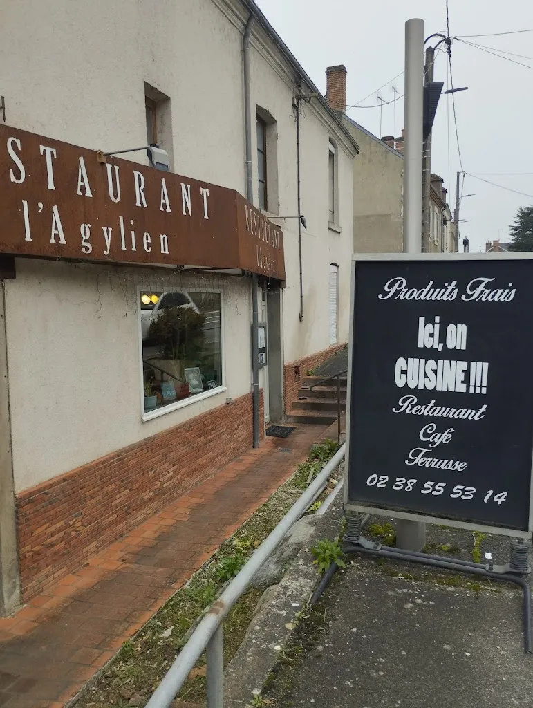 ROBERT Patricia_L'agylien_Saint-Ay_recensione