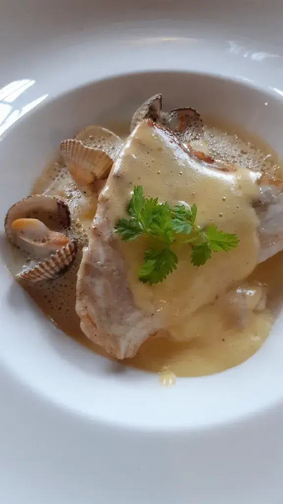 Mohamed Sahle_La Grande Tour_Saint-Ay_review