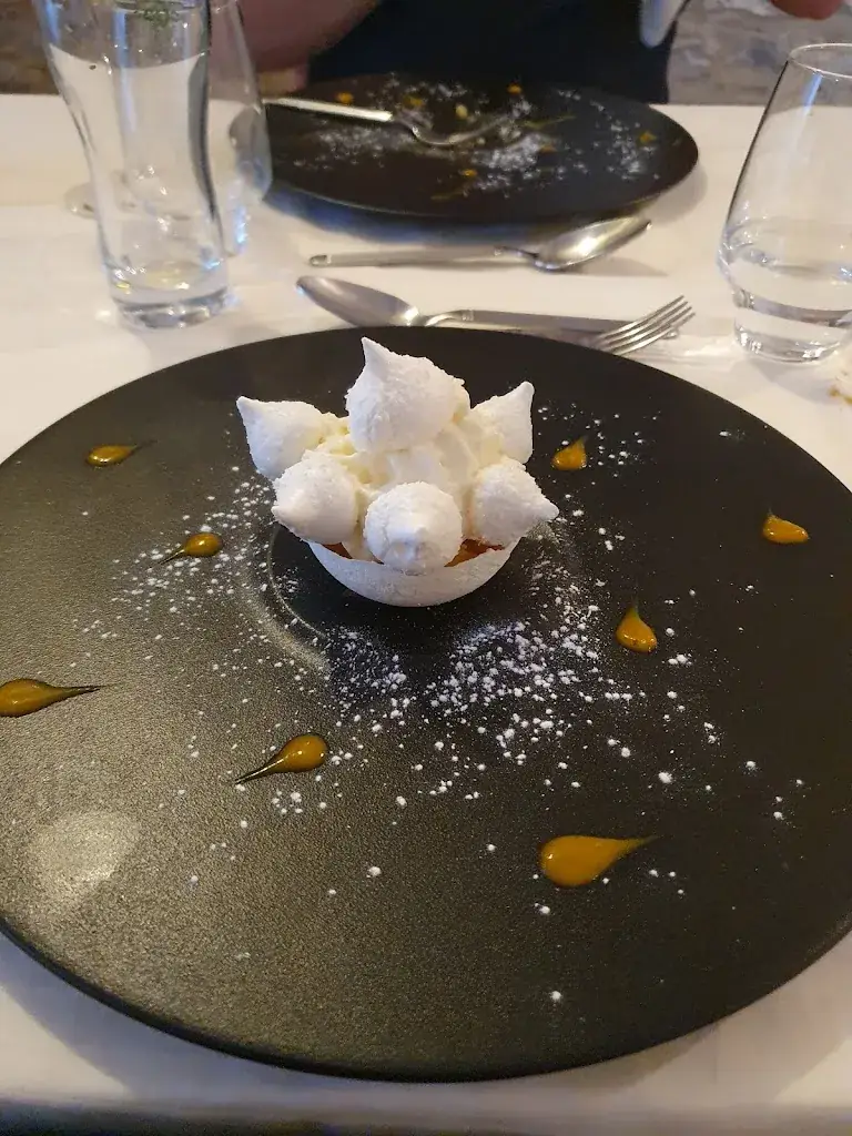 Michele Evans_La Grande Tour_Saint-Ay_review