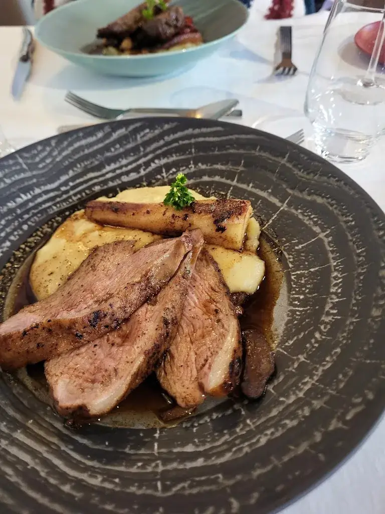 La Grande Tour_Saint-Ay_slider_image_3