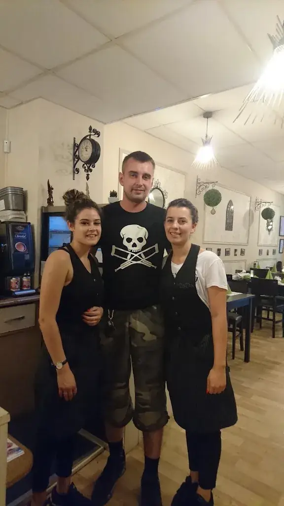 Konrad Twardowski_La Bonne Adresse_Châteaudun_review