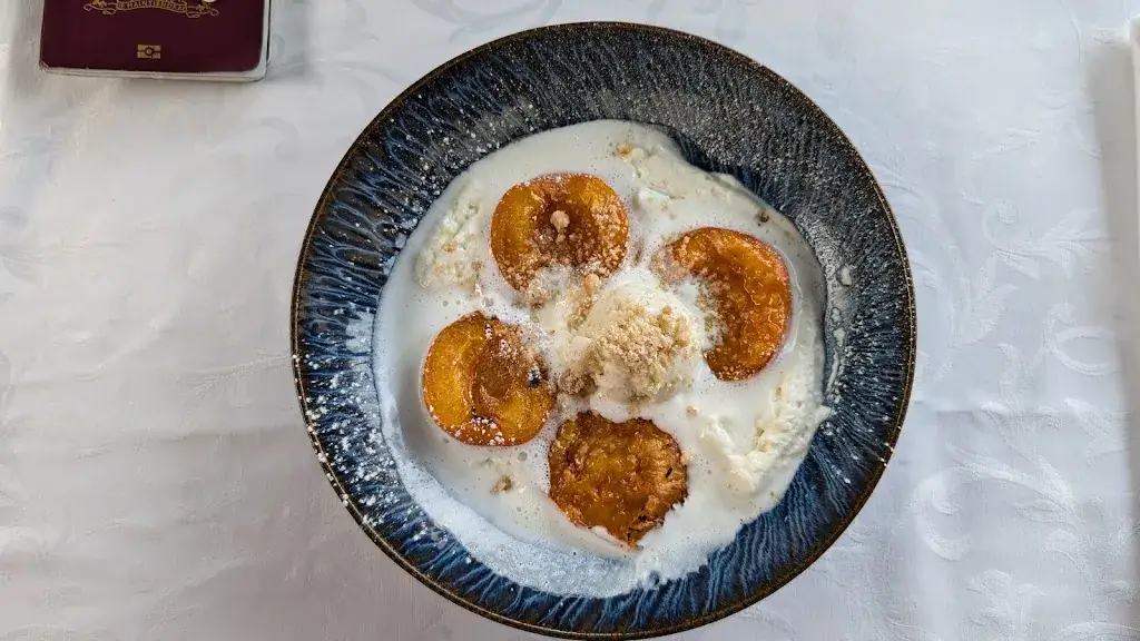 Jesse Houwing_La Croix Blanche De Sologne_Chaumont-sur-Tharonne_review