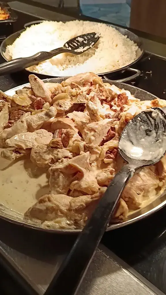 Sandrine Tonnerre_Le marché_Chaumont-sur-Tharonne_review