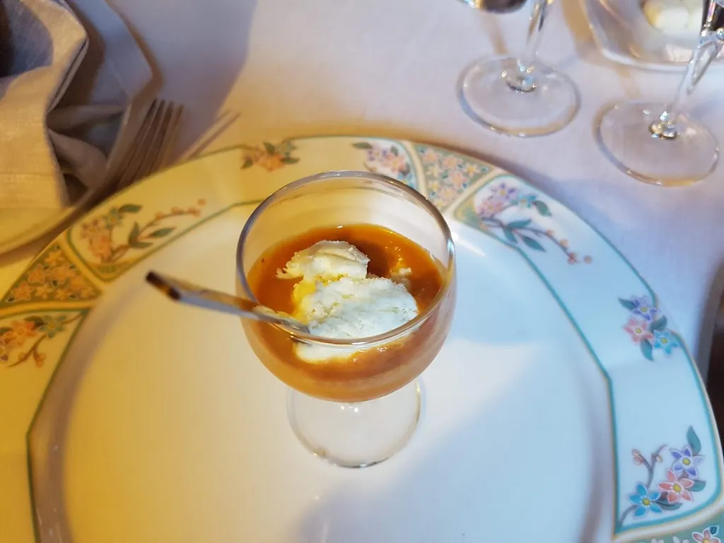 Norman Jones_Château les Muids_Ferté-Saint-Aubin_review