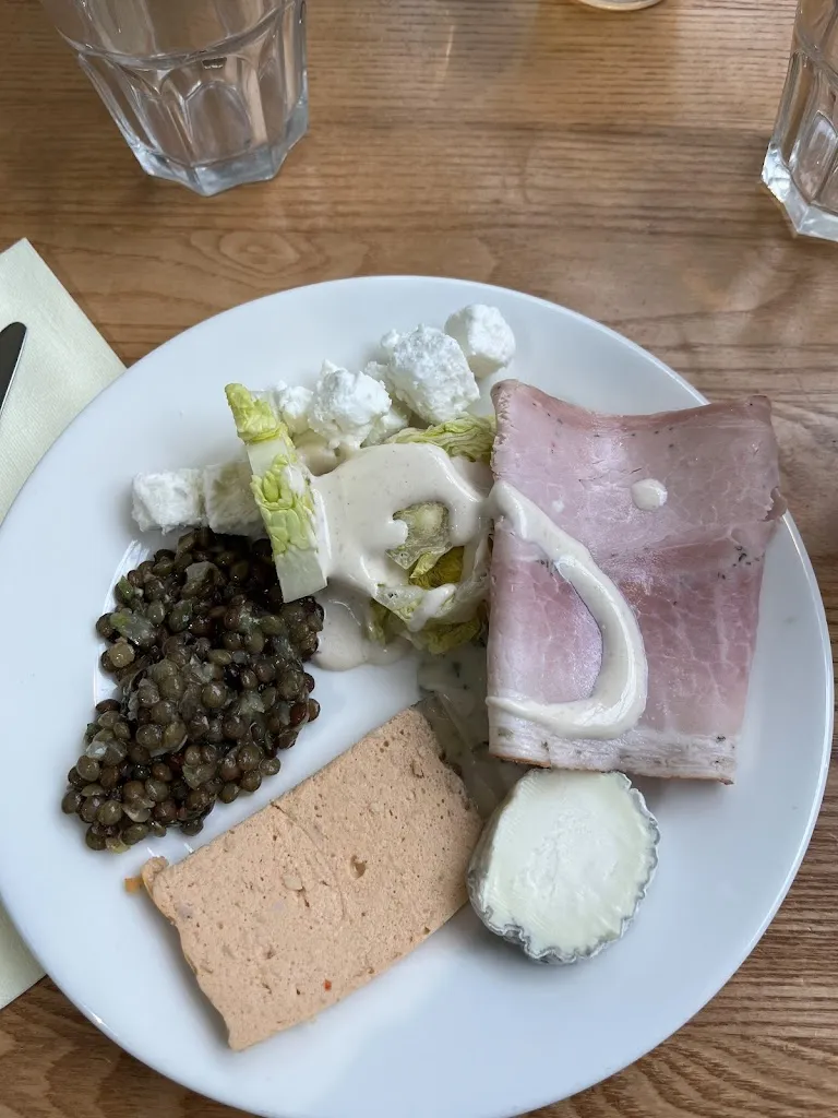 Oceane MUSSOT_Le Marché des Hauts de Bruyeres_Chaumont-sur-Tharonne_review