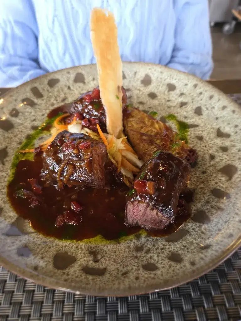 Mucio Mattos_L'Évidence_Cour-Cheverny_review