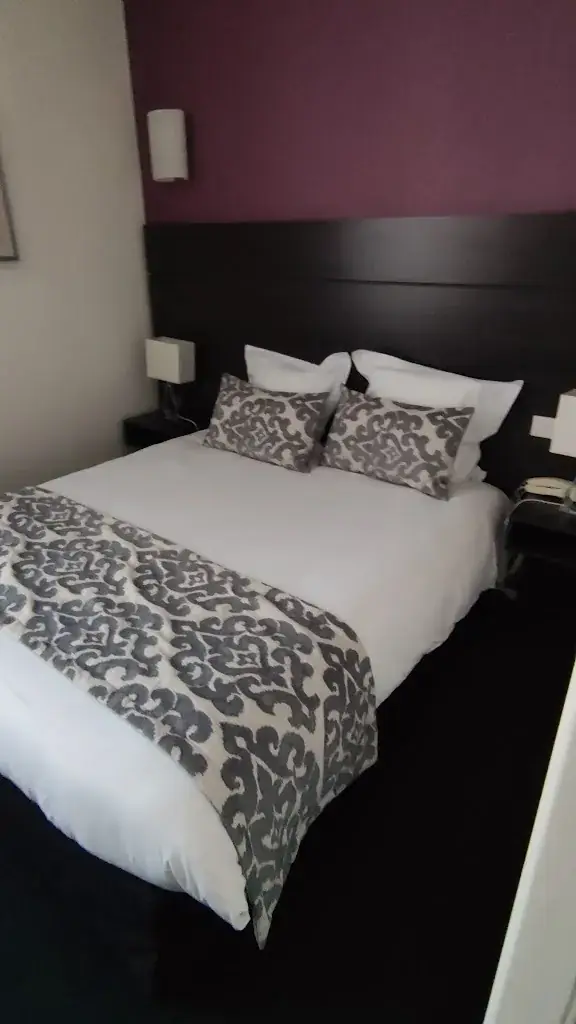 Logis Hôtel le Saint Jacques restaurant in Cloyes-les-Trois-Rivières