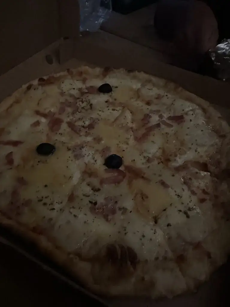 Ada Rovira Antonell_PIZZA MISY_Cérilly_review