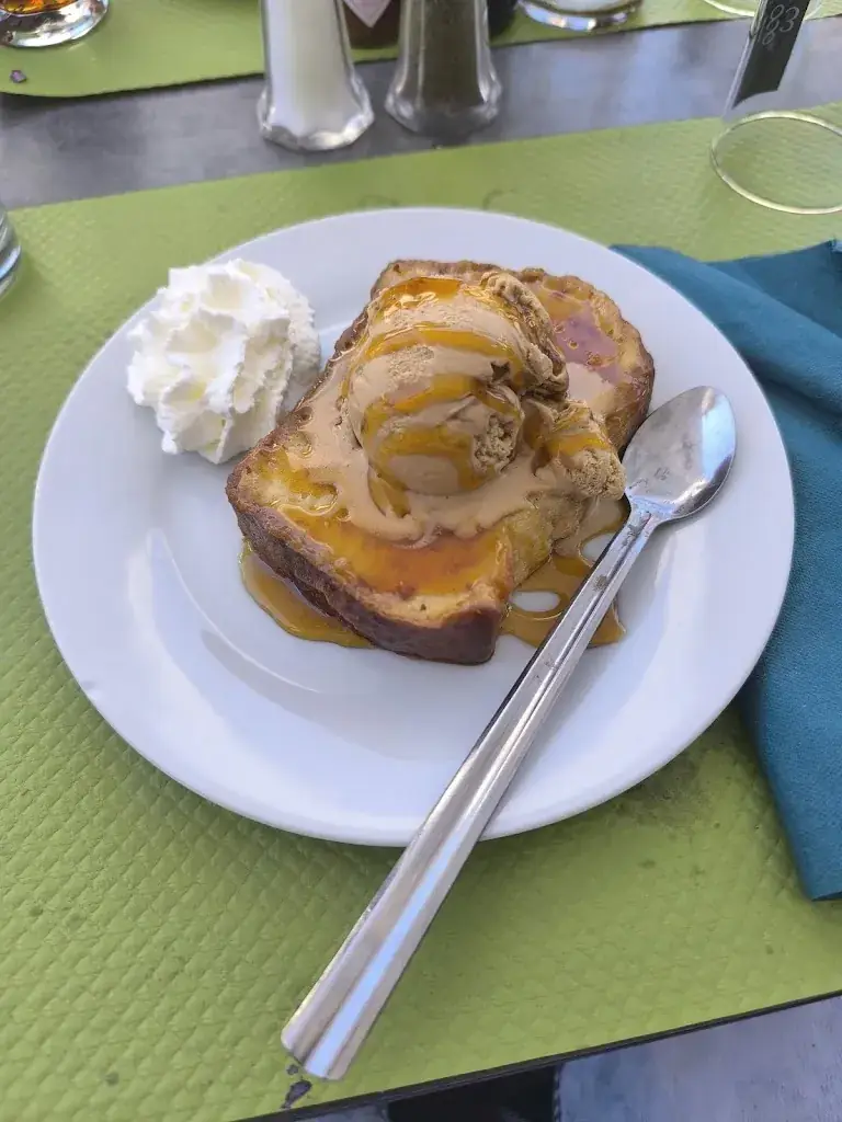 Cedric Indep_Le Commerce_Courville-sur-Eure_review