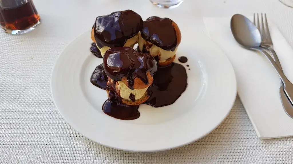 Davy Anest_Aux Hôtes Gourmands_Fontaine-la-Guyon_review