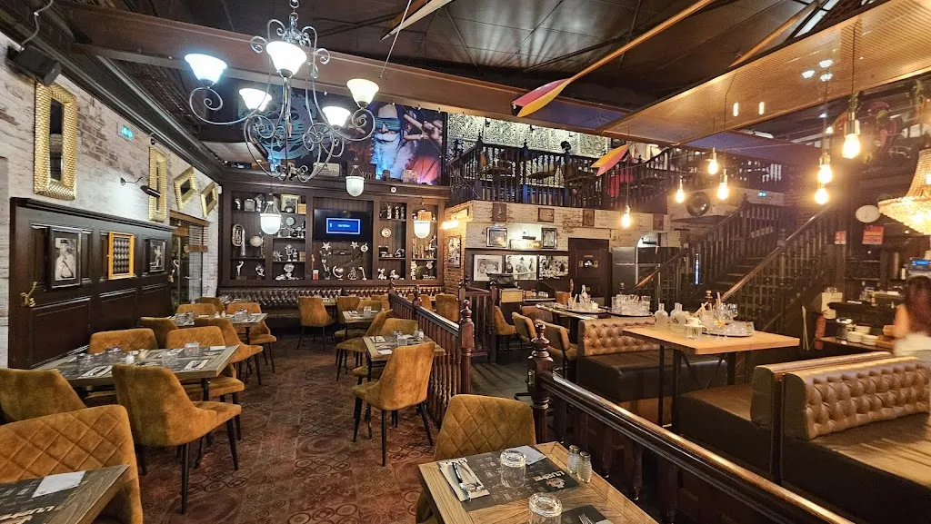 L'Usine ristorante a Melun