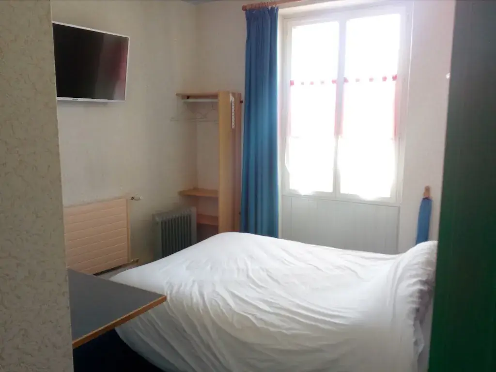 Hotel à petit budget - Restaurant de la Poste - Pizzeria_Dun-sur-Auron_slider_image_1