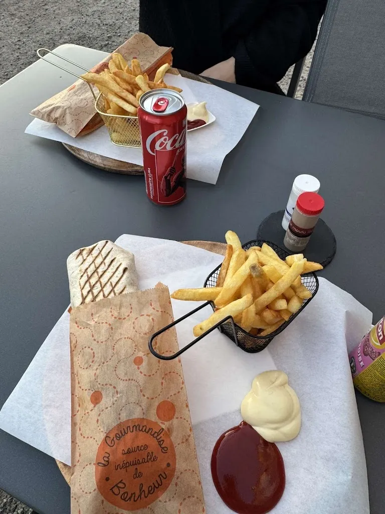 beyza dincsoy_Saray_Dun-sur-Auron_review