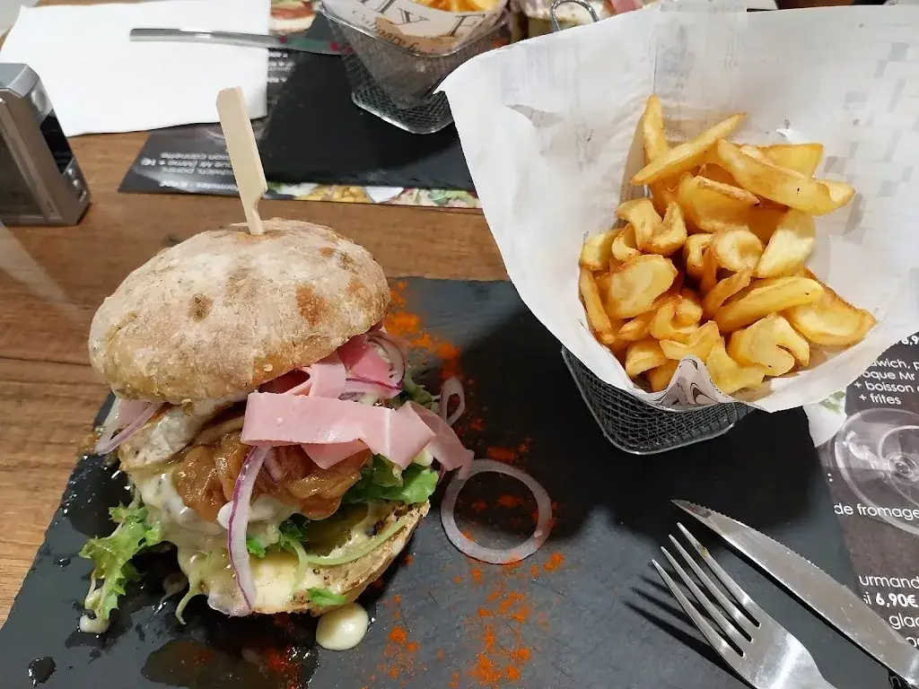 Linda Ducros_Café de La Gare_Foëcy_review