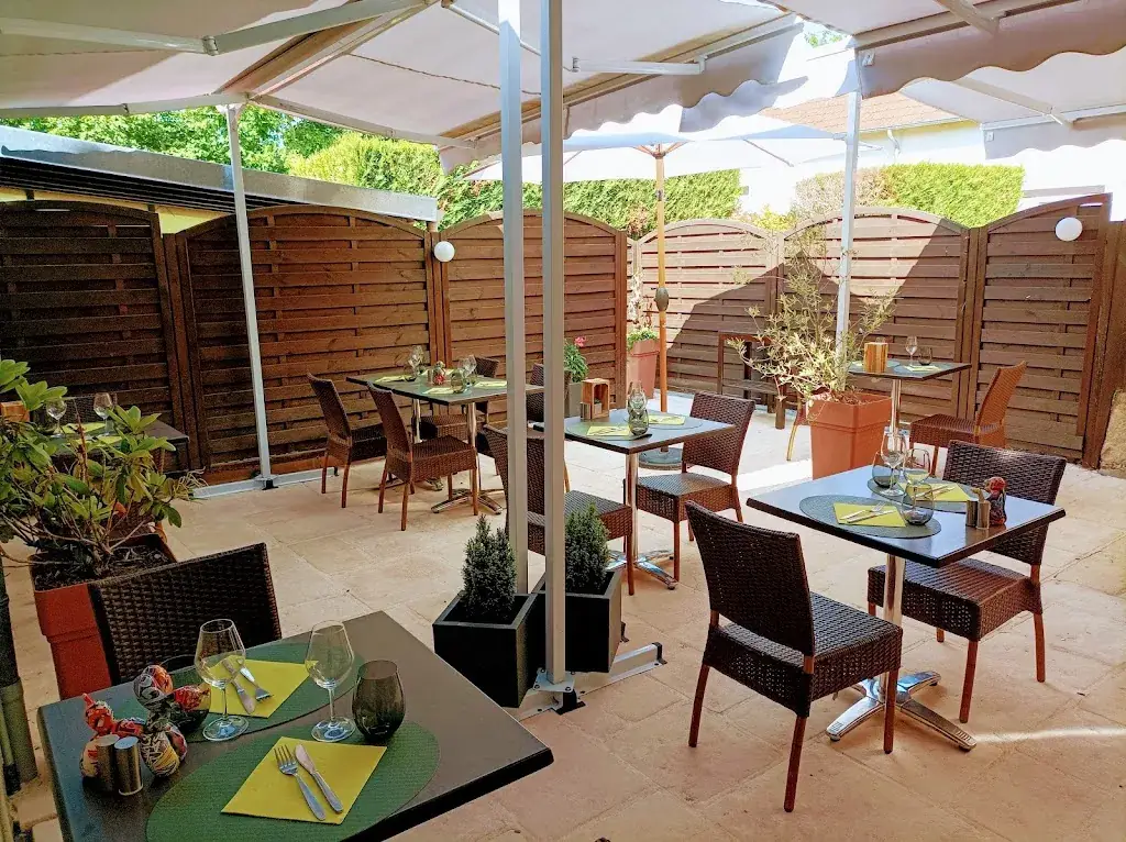 Auberge du Cheval Blanc restaurant in Sully-la-Chapelle