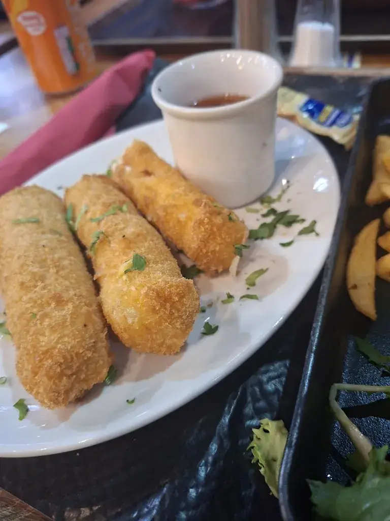 Rob McDowall_Melting Pot Food Court_Corbeil-Essonnes_review