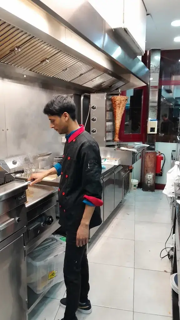 Niyat Polat_A La Belle Epoque_Corbeil-Essonnes_review