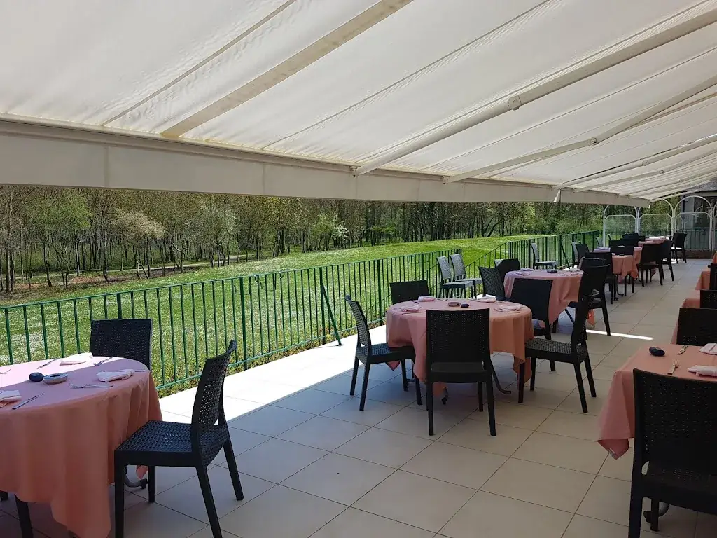 Le Cheval Blanc ristorante a Ferrières-en-Gâtinais