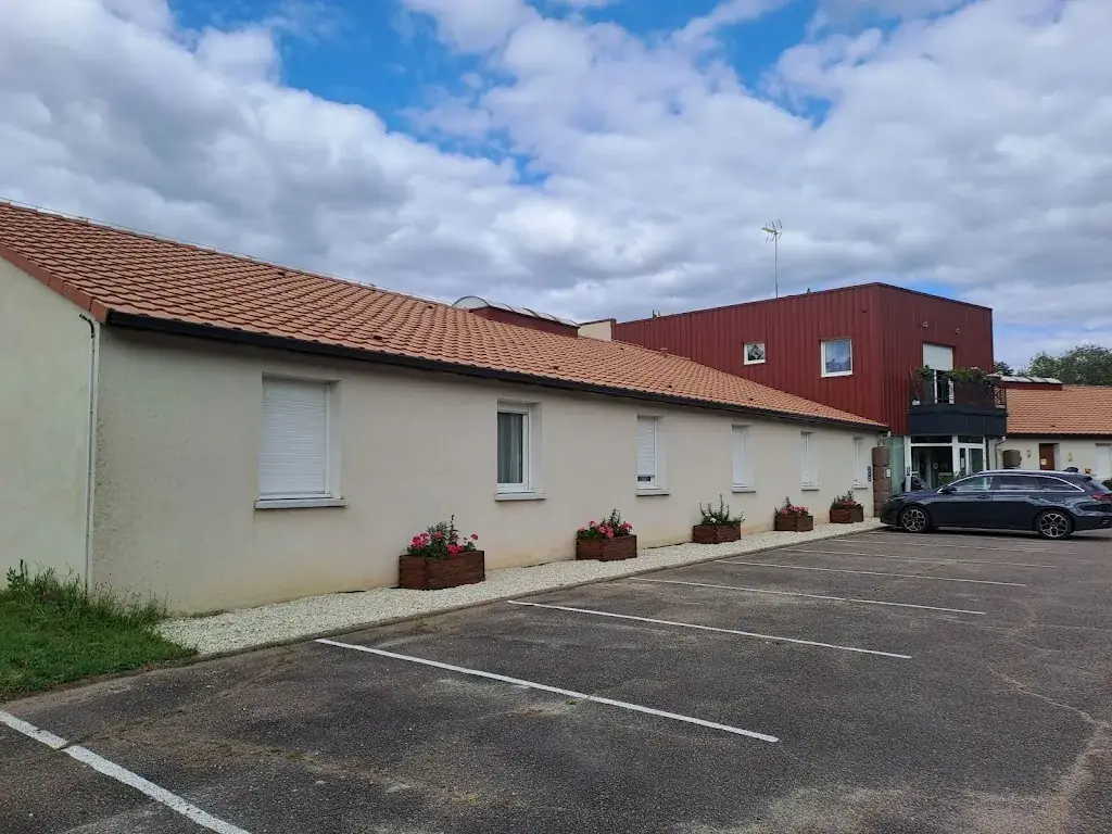 Hôtel Le Grand Chêne restaurante en Gièvres