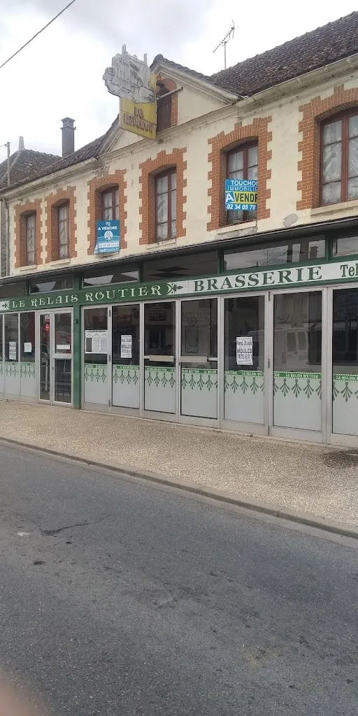 Maxime J. Richard_Le Relais Routier_Dordives_review