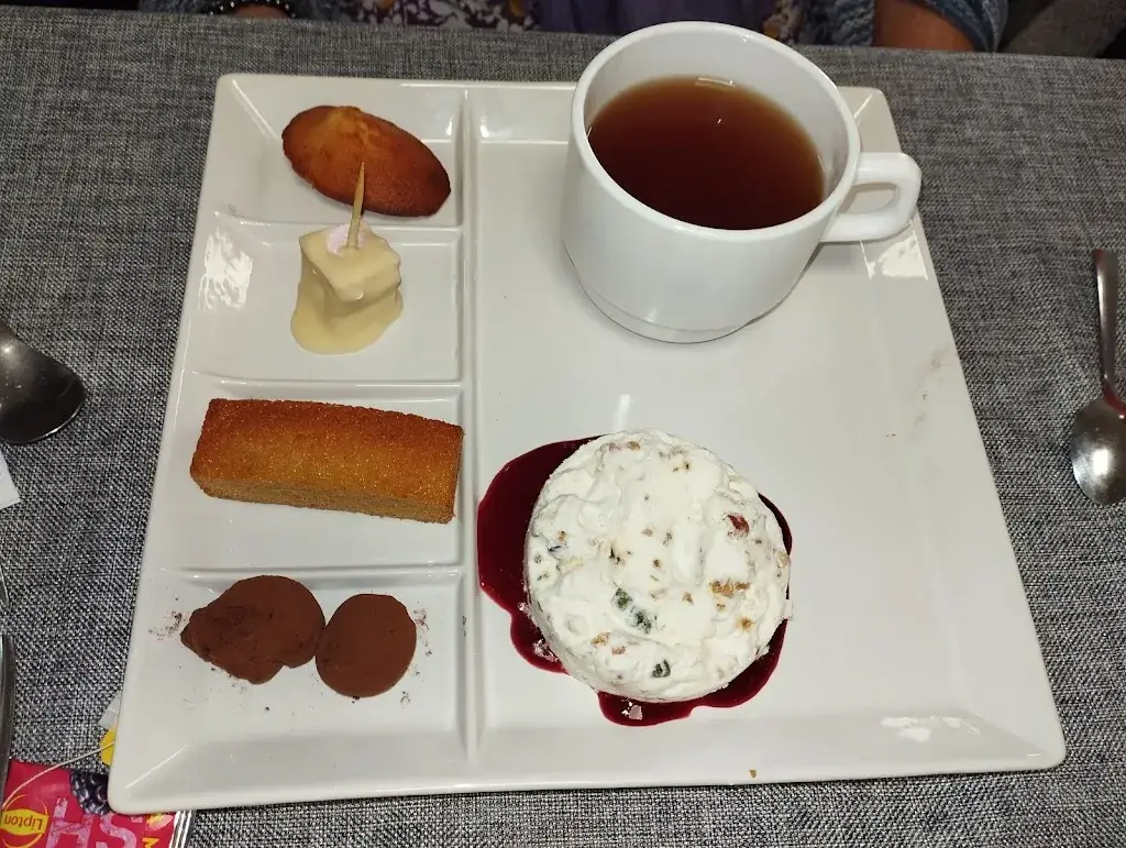 LE REST'O DE LA TOUR_Gallardon_slider_image_3