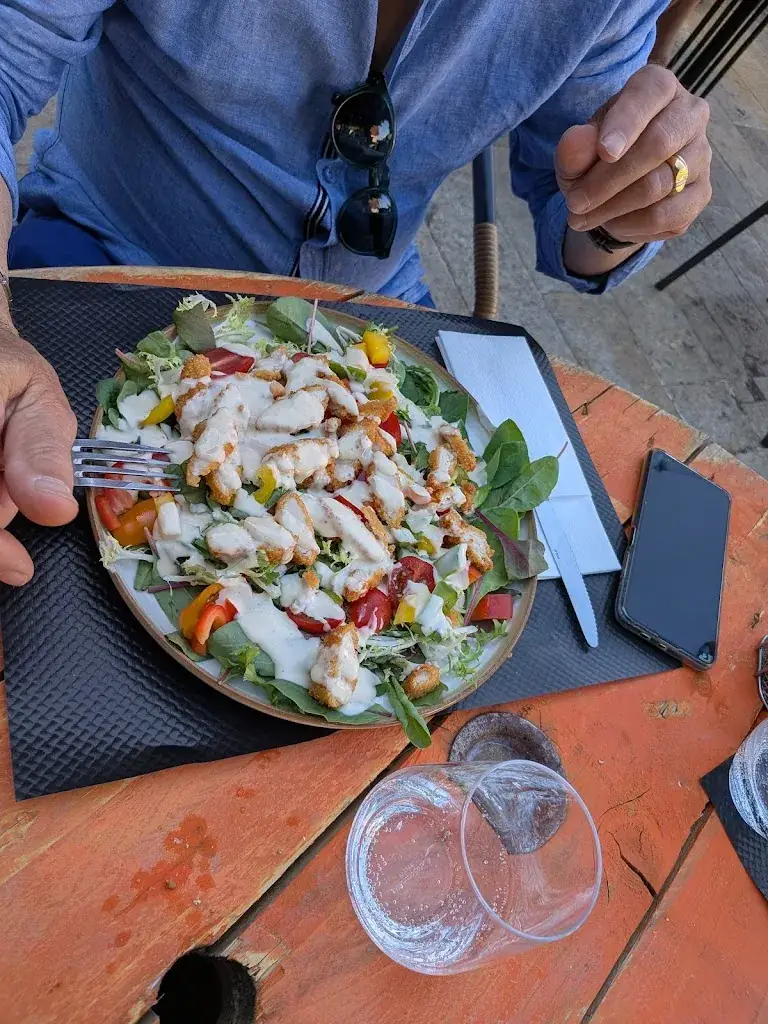 Geoffrey Raveau-Liebaert_La Grange | Pub anglais & brasserie traditionnelle_Saint-Outrille_review