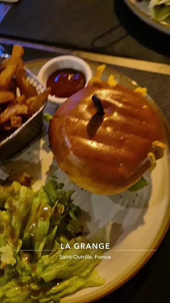 La Grange | Pub anglais & brasserie traditionnelle_Saint-Outrille_slider_image_2