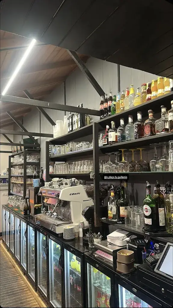 La Plage By Guillemin restaurant in Éguzon-Chantôme