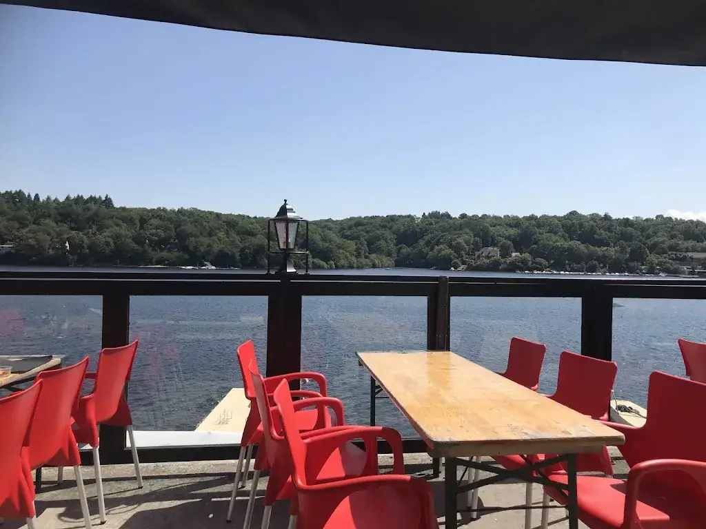 La Terrasse du Lac restaurant in Éguzon-Chantôme