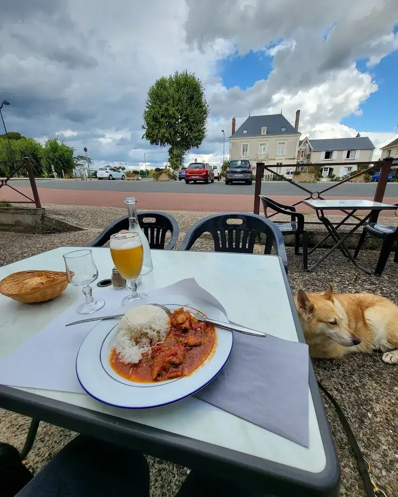 fiona keates_Le Pavillon Bleu_L'Île-Bouchard_review