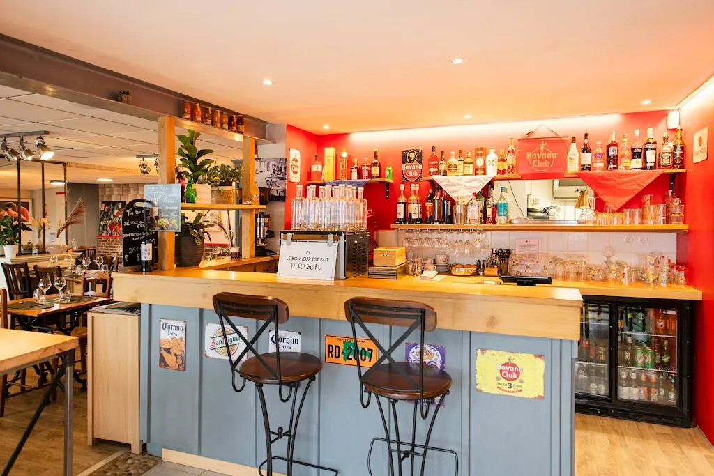 Les Tisons by Punta Cana restaurant in Chaussée-Saint-Victor