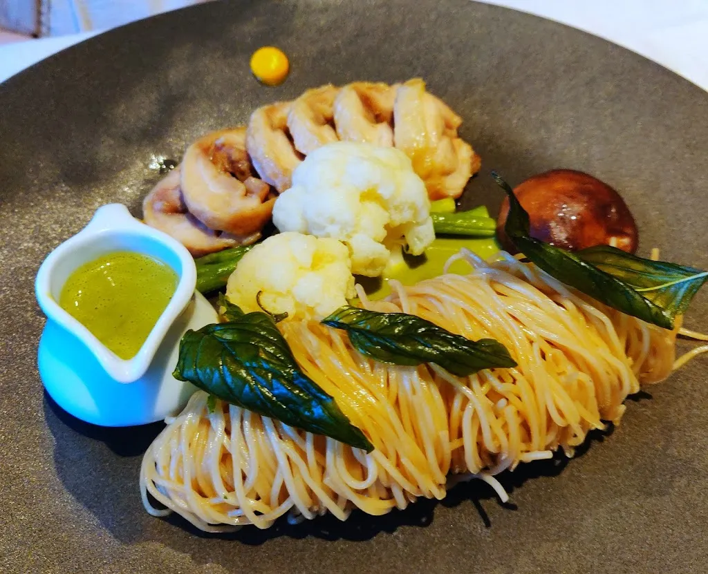 Dok Boua_Issoudun_slider_image_3