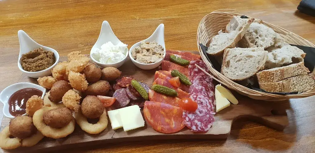 Aga Mame_Ferté-Saint-Aubin_slider_image_2