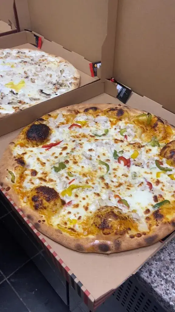 Di Napoli_Ferté-Saint-Aubin_slider_image_2