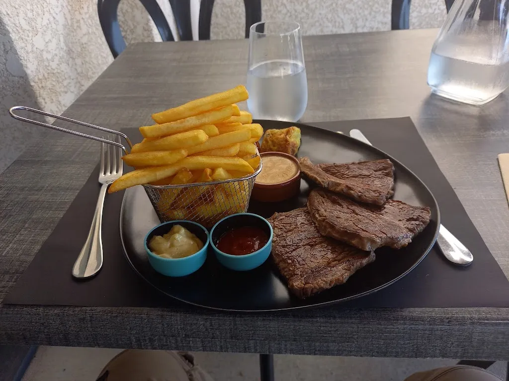 Le Crystal Thé Dansant-Restaurant_Saint-Désirat_slider_image_2