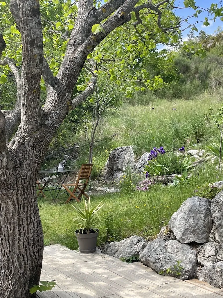 Le Cabanon du Poët_Poët-en-Percip_slider_image_3