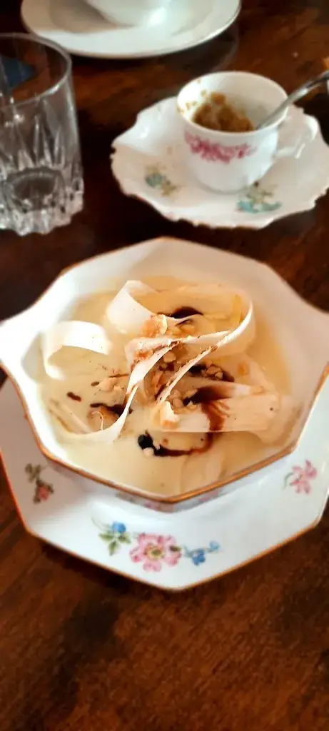 liesbet van zoonen_L'Auberge_Grand-Pressigny_avis