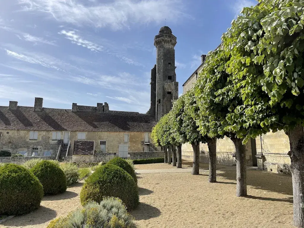 Hôtel le Savoie Villars restaurant à Grand-Pressigny