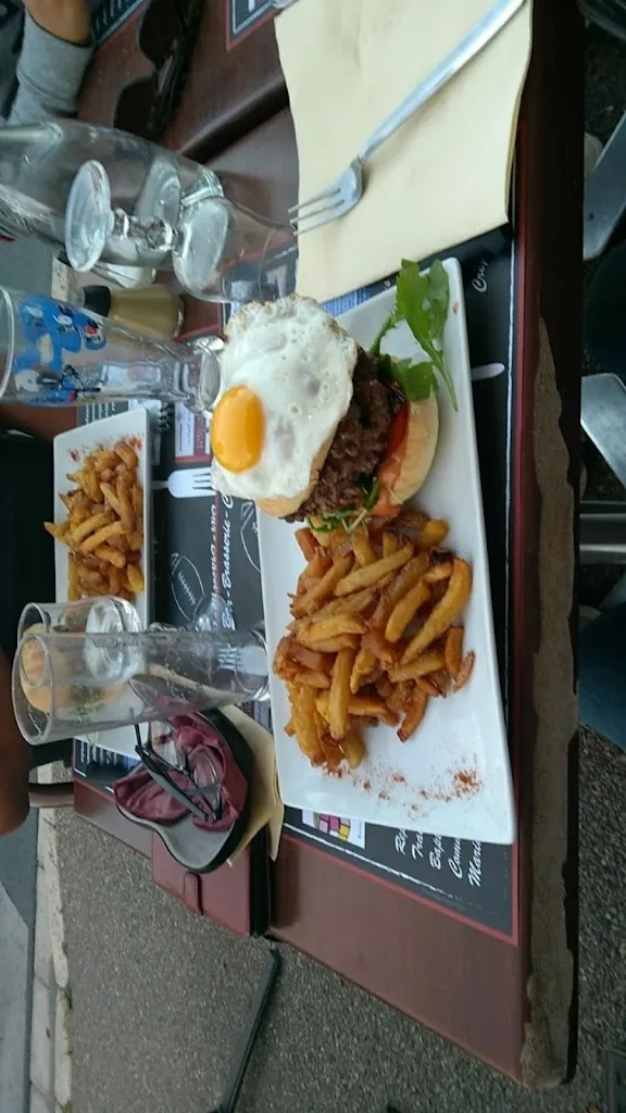 Hendrika Kroon_L' Adresse_Poinçonnet_review