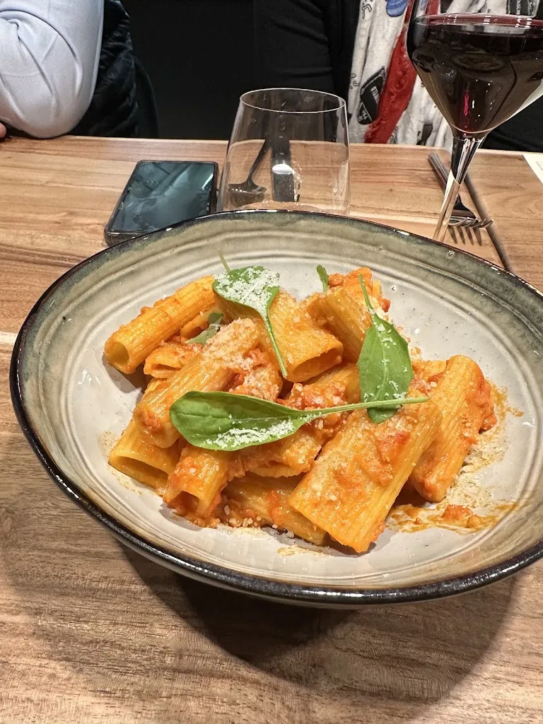 Amanda Binder_Howard House_Bron_review