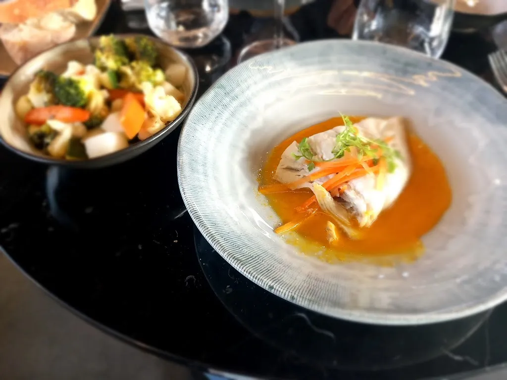 Laura_Howard House_Bron_review