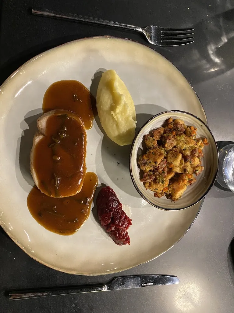 Raphael Biscaras_Howard House_Bron_review